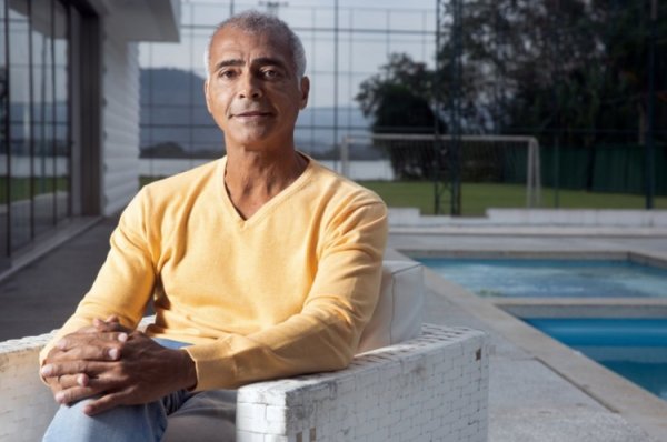 按年配资平台官方 罗马里奥：夜生活是我生命的一部分，从技术上看巴西足球江河日下